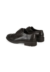 Une paire de chaussures de ville en cuir marron foncé, à lacets, avec des semelles en caoutchouc épaisses, présentées sur un fond blanc.