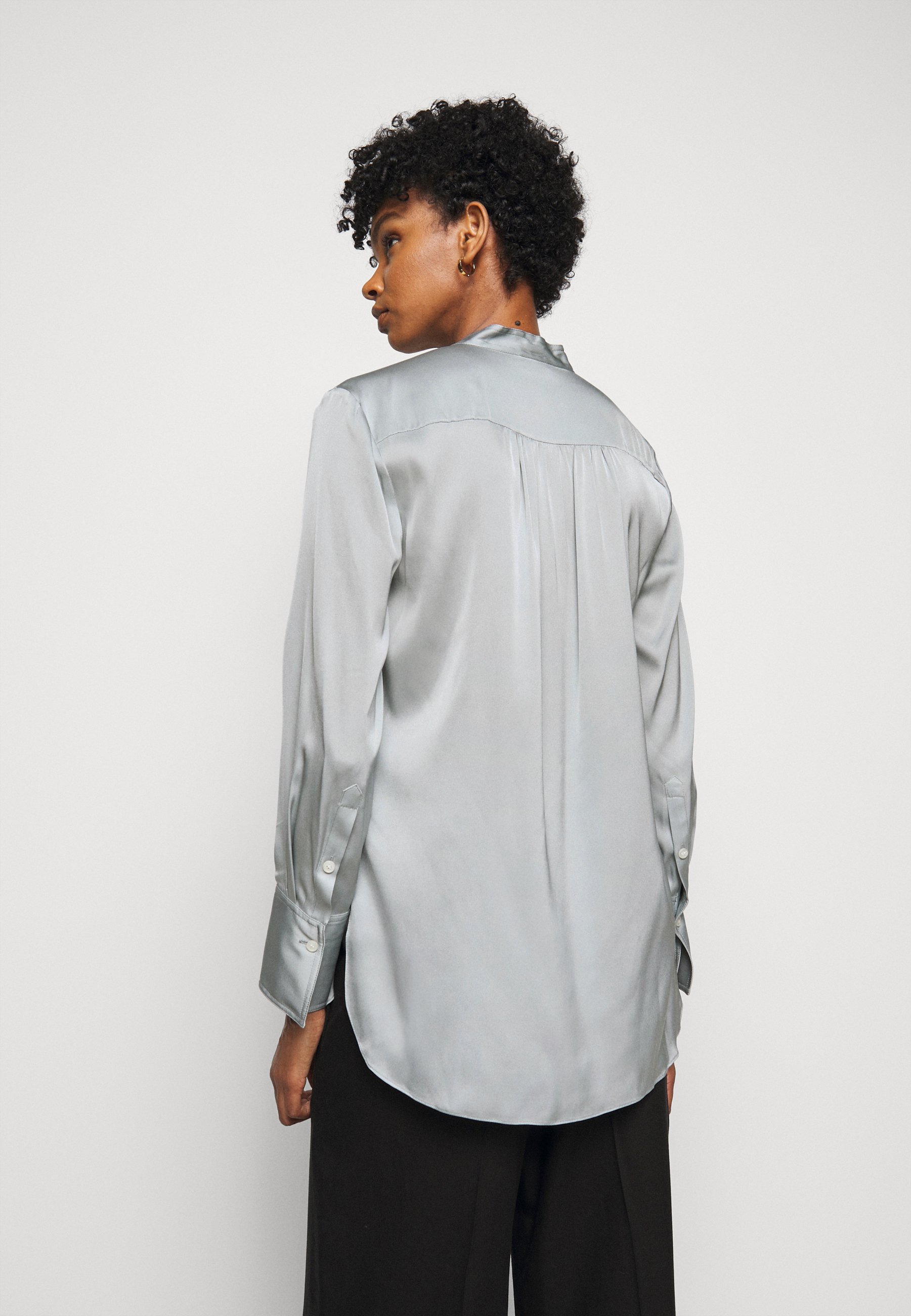 By Malene Birger MABILLON Bluser silver Zalando.no Gray Skjorte | By Malene Birger | Skjorter & bluser | Miinto.no