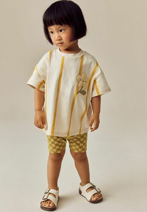 REGULAR FIT-AND SET - Šortai - cream padded flower