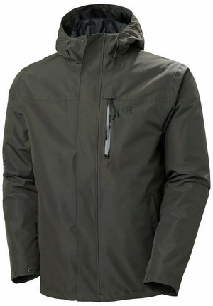 Chaqueta impermeable de color verde oscuro con capucha, cremallera frontal y bolsillos. Presenta una textura suave y un diseño minimalista con detalle del logo.