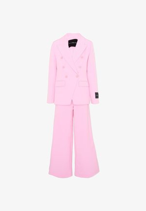 Lichtroze double-breasted blazer met bijpassende, wijde broek met knoopdetails en klepzakken op de blazer.