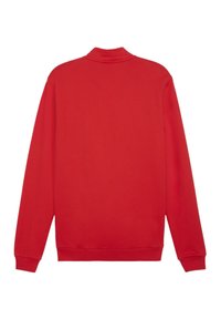 Roter Kapuzenpullover mit hohem Kragen, langen Ärmeln und gerippten Bündchen. Hergestellt aus glattem Baumwollstoff, in einfarbiger Ausführung ohne Muster.