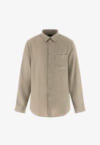 Camisa beige de manga larga con botones y bolsillo en el pecho, con cuello clásico, mostrada sobre un fondo blanco.