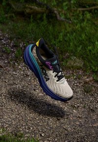 HOKA CHALLENGER 7 - Løpesko for mark - oatmeal/mountain iris