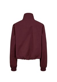 Veste rouge foncé avec col montant, poignets et taille élastiqués, vue de dos sur fond blanc.