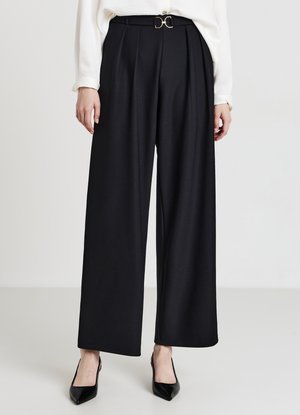 PALAZZO CON CINTURA DECORATIVA - Pantalon classique - ultrablack