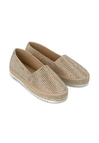 Zapatos de espadrilles beige con una parte superior texturizada adornada con brillantes metálicos, una suela envuelta en yute y una suela de goma.