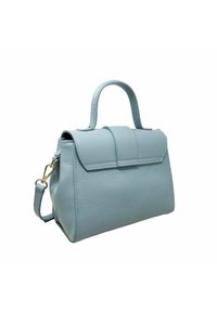 Bolso de mano de piel azul claro con un diseño estructurado, asa superior, correa de hombro desmontable y cierre de solapa. Acentos en hardware dorado.