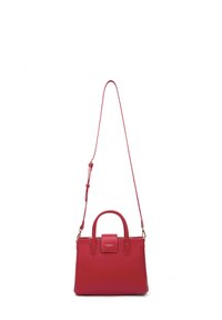 Borsa a mano rossa in pelle con un design strutturato, manici superiori doppi e una tracolla staccabile. Presenta una superficie liscia e hardware minimal.