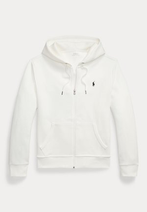 Bijela zip-up kapuljača od mekog materijala, s prednjim džepom, kapuljačom na vezanje i malim crnim logotipom na prsima.