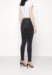 Diesel Vaqueros pitillo - grey denim