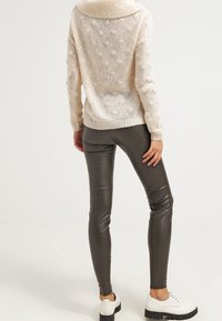 VILA Stickad tröja - beige