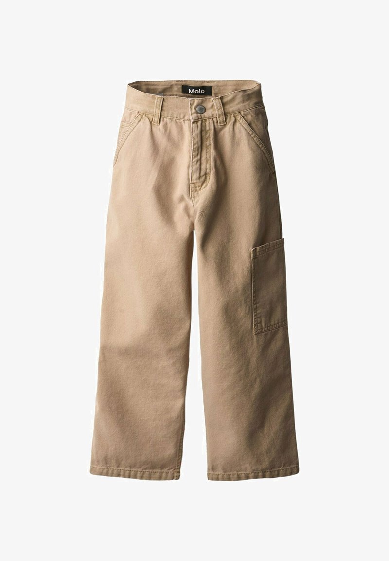 Pantalon beige à jambes larges avec bouton avant, passants pour ceinture, poches latérales et une poche plaquée sur la cuisse droite.