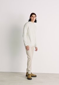 BOSS Strickpullover - open white