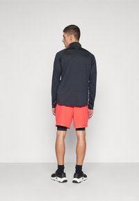 Under Armour VANISH WOVEN - Shorts 2 en 1 - racer red/black