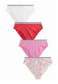 Fyra par kvinnliga bomullsunderkläder: vita, röda med vita prickar, rosa och vita med små rosa hjärtan. Svart elastisk midjeband med varumärkesetikett.