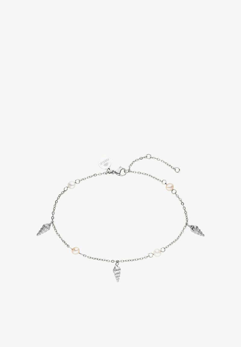 Silberne Fußkette aus einer Kette mit abwechselnden weißen Perlen und muschelförmigen Charms mit strukturiertem Finish. Mit einem Karabiner-Verschluss verstellbar.