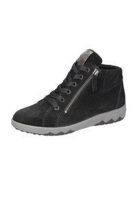 Zwarte suede high-top sneaker met veters en een zijrits. Heeft een gestructureerd oppervlak, een rubberen zool en een grijze buitenzool met een zigzagpatroon.