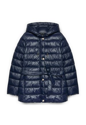 Chaqueta acolchada de color azul marino con capucha, botones de presión en la parte delantera, cordón ajustable y cinturón anudado en la cintura.