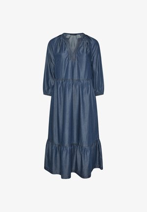 Jeanskjorte med v-udskæring, trekvart ærmer, samlet talje og lagdelt kant. Farven er mellemblå med subtile stikninger.