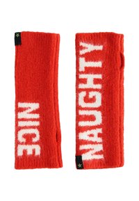 Manga cálidas de punto rojas con las palabras "NICE" y "VAUGHTY" en letras mayúsculas blancas. Textura suave con un patrón de cuadros, terminadas con una etiqueta negra.