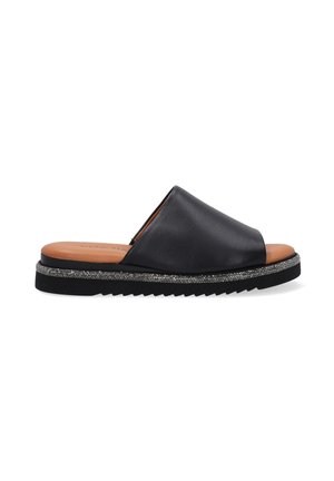 Sort lædersandal med åben tå og en dekorativ glimmerstribe på en sort gummisål. Har en glat overflade og et simpelt design.