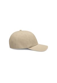 Gorra de béisbol color caqui con corona estructurada y visera curva. Fabricada en lona, presenta detalles de costura y agujeros de ventilación en la corona.