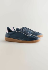 Unselected, navy