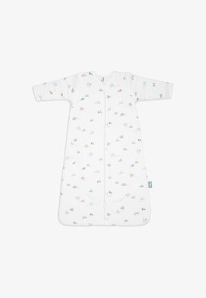 Witte slaapzak met lange mouwen, voorzien van een patroon van auto's en slakken in zacht blauw en oranje. Rits sluiting loopt over de voorkant.