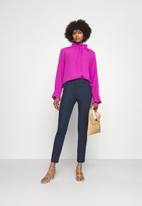 Patrizia Pepe PANTALONI TROUSERS - Pantaloni - navy