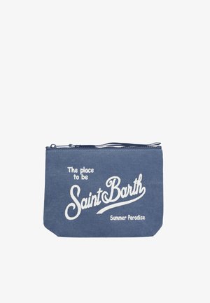 Piccola pochette blu con cerniera e scritta bianca "The place to be Saint Barth Summer Paradise" sul lato frontale.