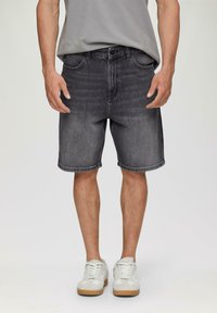 QS MID RISE - Short en jean - anthrazit