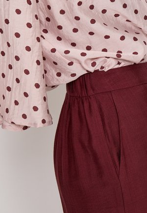 Minus, MINUS HOSE MSSERIA PANTS - Püksid - andorra red