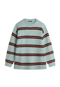 Maglione lavorato a maglia azzurro chiaro con strisce marroni e ruggine orizzontali. Presenta un colletto rotondo e polsini e orlo a coste. Texture morbida.