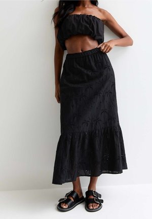 Falda larga - black