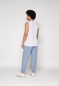Nike Performance FORM PANT - Pantalones deportivos - ashen slate/black/reflective silver
