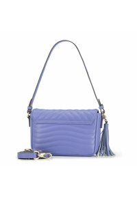 Pikowana fioletowa torebka z wegańskiej skóry z odpinanym paskiem na ramię, z akcentem w postaci frędzla i srebrnymi detalami.
