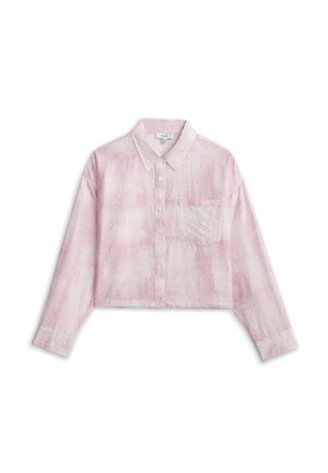 Gekürztes, rosa Hemd aus strukturiertem Stoff, mit langen Ärmeln, Kragen und einer aufgesetzten Tasche auf der linken Seite.