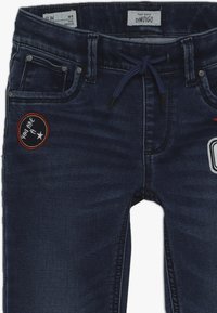 Pepe Jeans SNICKER BADGE - Jeans slim fit - 10oz