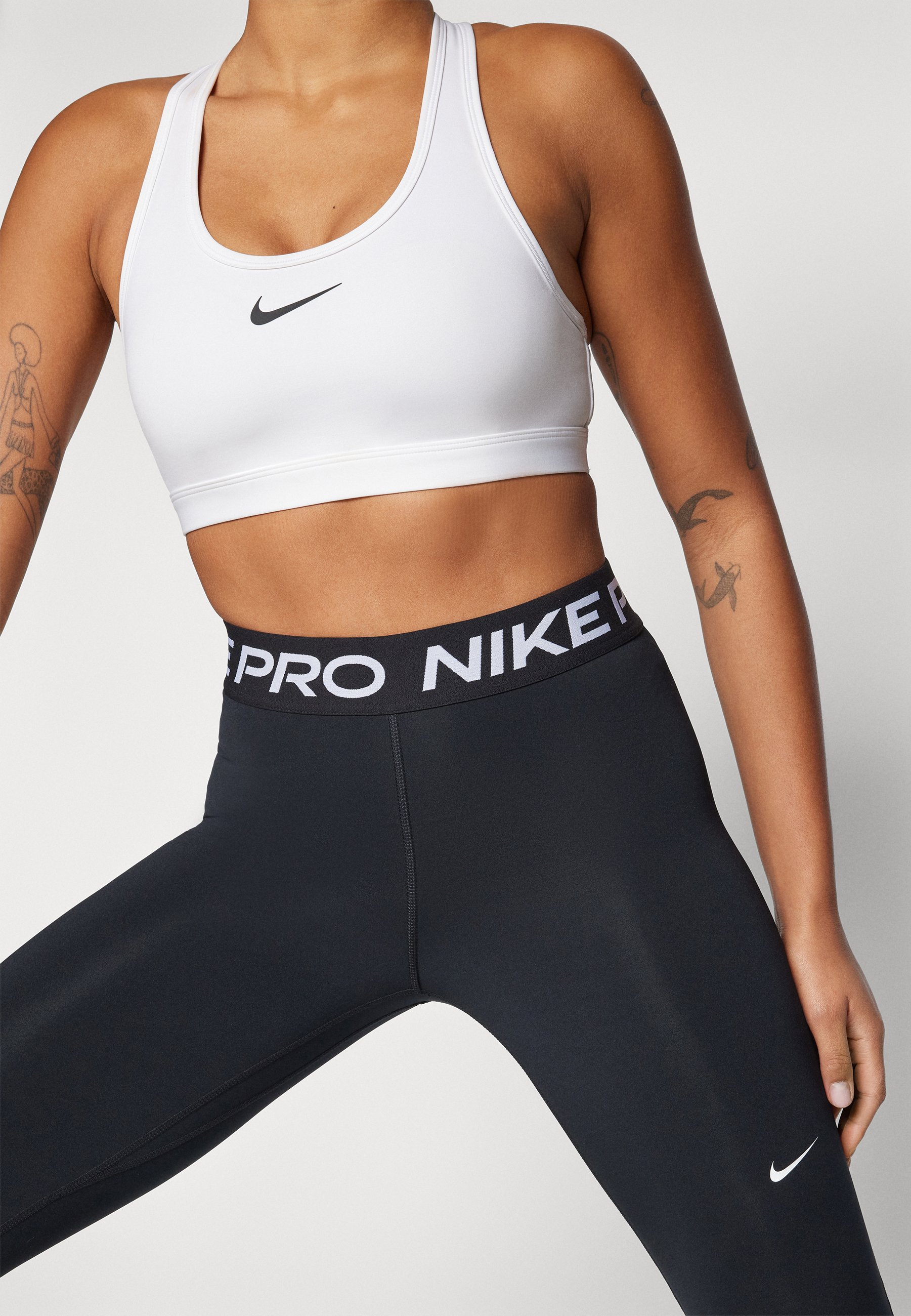 nike ladies cropped leggings