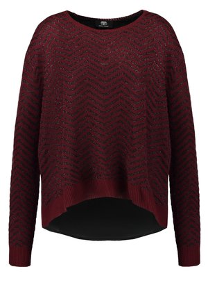 Jersey burdeos con un patrón de zigzag, puños acanalados y un dobladillo asimétrico. Textura suave con un corte holgado.