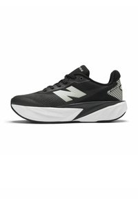 Chaussure de sport noire avec une tige en maille texturée, une semelle intermédiaire blanche et un grand logo argenté. Dispose d'une semelle rembourrée pour le confort.