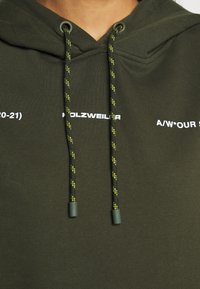 Holzweiler Felpa con cappuccio - dark green