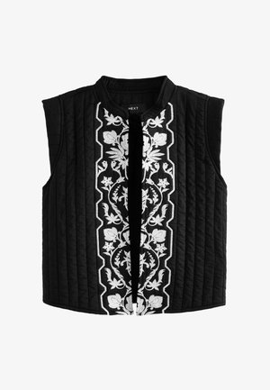 Schwarze gesteppte Weste mit dekorativer weißer floralem Stickerei entlang der Mitte, mit hohem Kragen und ärmellosem Design.