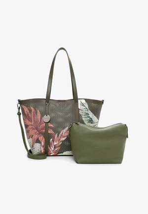 Deux sacs à main vert olive : un tote ajouré avec des motifs de feuilles roses et blanches et une petite pochette unie avec une fermeture éclair.