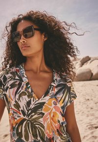 Next REGULAR FIT V-NECK - Trikotaažkleit - floral