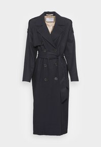 Marinblå trenchcoat i lätt tyg, med dubbelknäppt front, stora knappar, bälte i midjan och axelremmar.