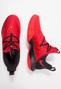 Nike Performance Scarpe da basket - red