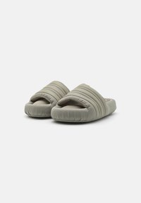 adidas Originals ADILETTE 24 - Iešļūcenes - silver pebble