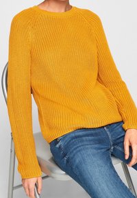 QS Sweter
